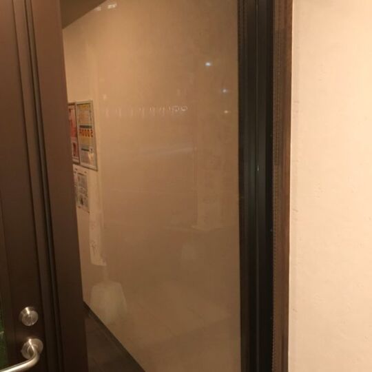 窓ガラスフィルム